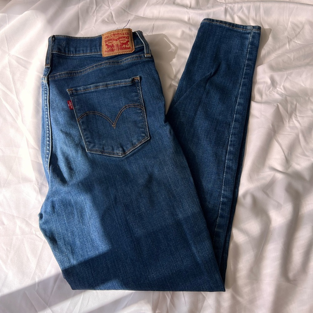 Levi’s • 720 High Rise Super Skinny Jeans